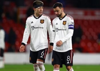 Escalada del conflicto interno en Manchester United tras las críticas de Lisandro Martínez y Bruno Fernandes