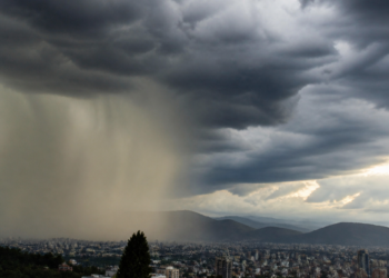 Un nuevo frente desde el Pacífico traerá inestabilidad, tormentas y temperaturas de hasta 35°C