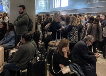 Denuncias de pasajeros varados en Madrid y Buenos Aires por cambios en una aerolínea