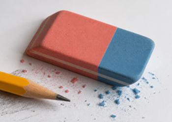 El misterio de las gomas de borrar de dos colores y su uso específico