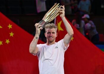Davidovich Fokina se consagra campeón del Masters 1000 en Shanghái tras una épica remontada ante Jódar