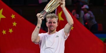 Davidovich Fokina se consagra campeón del Masters 1000 en Shanghái tras una épica remontada ante Jódar