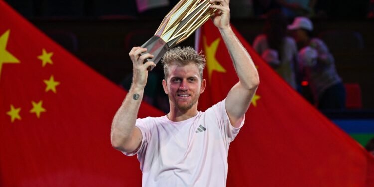 Davidovich Fokina se consagra campeón del Masters 1000 en Shanghái tras una épica remontada ante Jódar