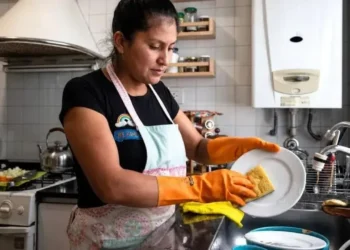 Servicio doméstico: cómo quedan los salarios y los aumentos previstos hasta diciembre