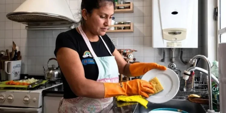 Servicio doméstico: cómo quedan los salarios y los aumentos previstos hasta diciembre