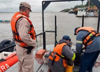 Desaparecidos en el río Paraná: un hombre nadó a la costa y se intensifican las labores de búsqueda