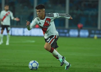 Análisis de las decisiones arbitrales en el partido River-Belgrano: la roja anulada y el gol de Galván