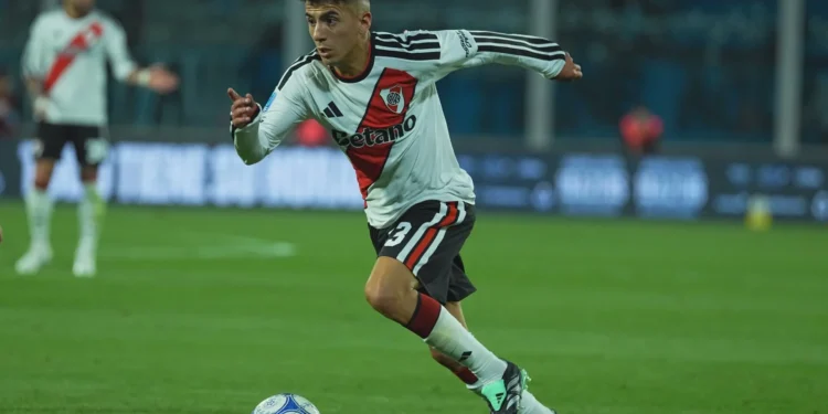 Análisis de las decisiones arbitrales en el partido River-Belgrano: la roja anulada y el gol de Galván