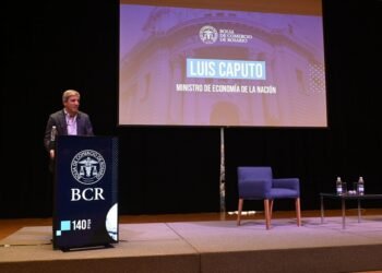 Caputo defendió el modelo económico en una ronda de negocios para promover el RIGI