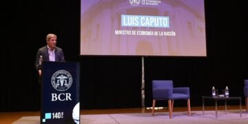 Caputo defendió el modelo económico en una ronda de negocios para promover el RIGI