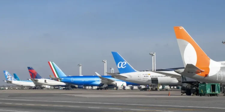 Vuelos internacionales: Argentina mantiene costos de navegación aérea muy por encima de Chile