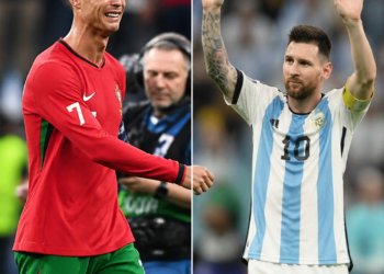 Un análisis del diario británico pone en evidencia las diferencias entre la despedida de Messi y el conflicto de Ronaldo